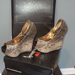 Women wedged peeptoe shoes